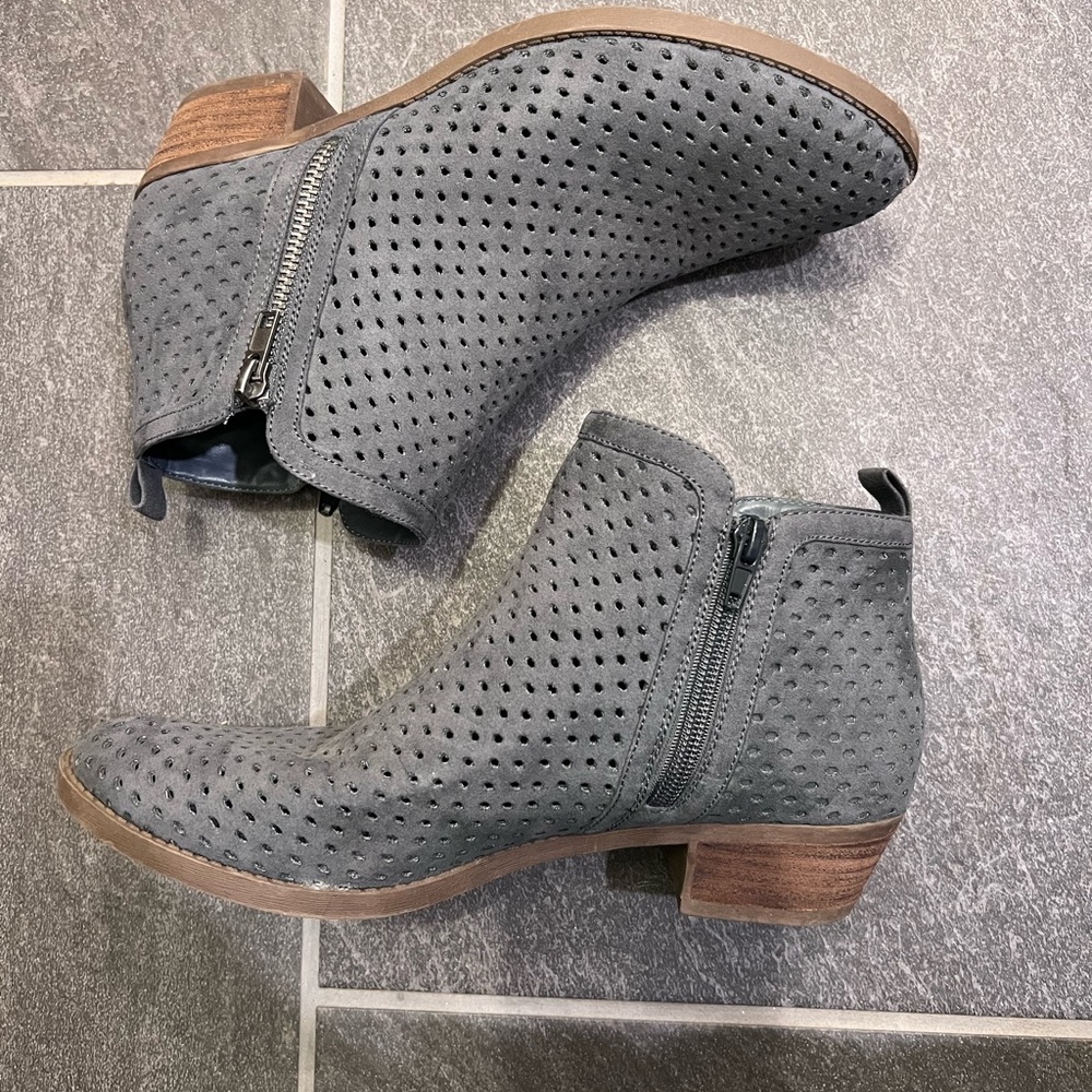 Women’s ankle boots, size 9, booties